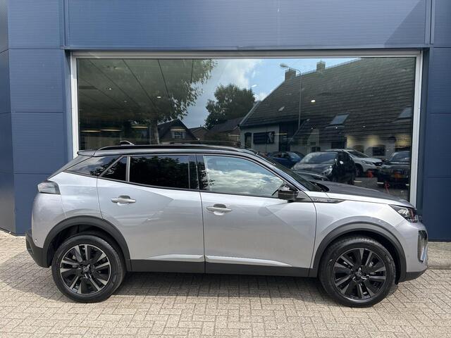 Peugeot 2008 1.2 Hybrid 145 GT ¤ 5500,- DEMO VOORDEEL | Automaat | Navigatie | 360 Graden Camera | 18 Inch Evissa | Keyless Entry | Full LED Verlichting | Zwart Dak | Dode Hoek Detectie | Cruise Control Adaptief | Climate Control | Hoge Zitpositie.