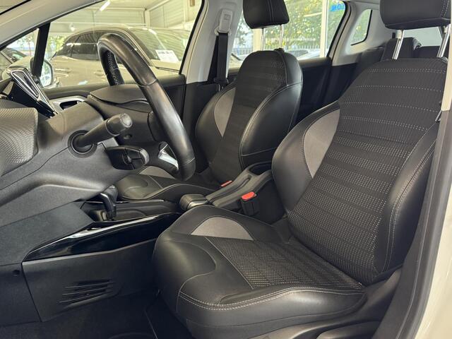 Peugeot 2008 1.2 PureTech Allure | Automaat | Camera | Navi | Trekhaak | Stoelverwarming | Clima | ( Vesteging - Nieuwegein )