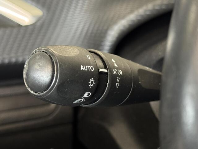 Peugeot 2008 1.2 PureTech Allure | Automaat | Camera | Navi | Trekhaak | Stoelverwarming | Clima | ( Vesteging - Nieuwegein )