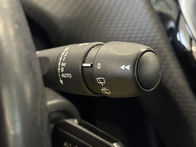 Peugeot 2008 1.2 PureTech Allure | Automaat | Camera | Navi | Trekhaak | Stoelverwarming | Clima | ( Vesteging - Nieuwegein )