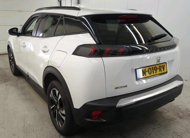 Peugeot 2008 1.2 100 pk Allure Navigatie Climate Control Parkeersensoren Carplay Android Lichtmetalen velgen led Koplampen 1/2 Leder NL Auto 1e Eigenaar