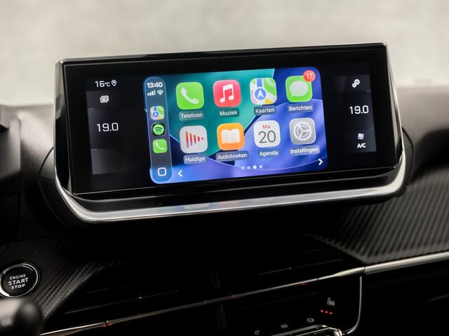 Peugeot 2008 1.2 PureTech Allure Sport (VIRTUAL COCKPIT, APPLE CARPLAY, GROOT NAVI, LEDER, STOELVERWARMING, 360 CAMERA, SPORTSTOELEN, GETINT GLAS, KEYLESS, NIEUWSTAAT)