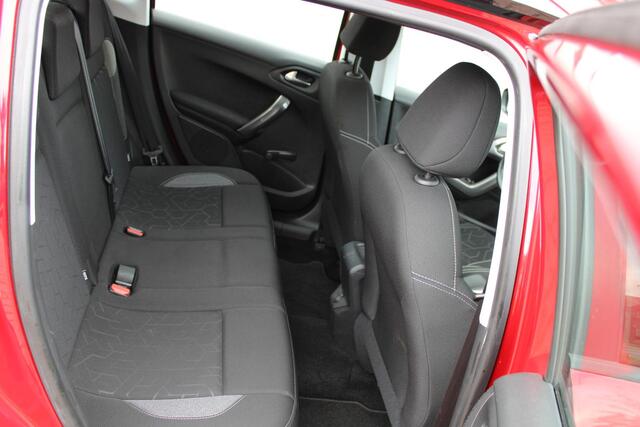 Peugeot 2008 1.2 PureTech Blue Lion Automaat Airco Navi Panoramadak Carplay Trekhaak 61.721km