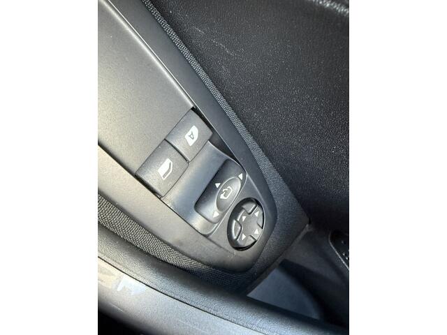 Peugeot 2008 1.2 PureTech Automaat | PDC A | Airco |