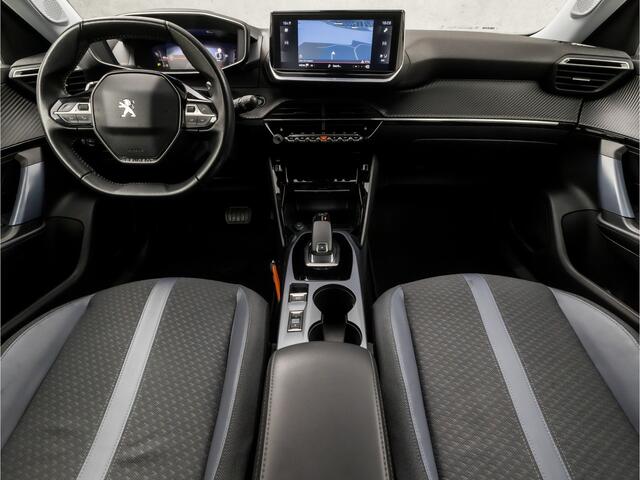 Peugeot 2008 1.2 PureTech Allure Sport Automaat (VIRTUAL COCKPIT, APPLE CARPLAY, GROOT NAVI, LEDER, STOELVERWARMING, 360 CAMERA, LED KOPLAMPEN, LM VELGEN, KEYLESS, NIEUWSTAAT)