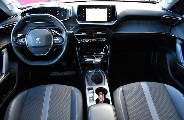 Peugeot 2008 1.2 PureTech 130PK Allure Pack | Carplay | Camera | 3D Dashb. | Stoelverw. | Incl. garantie