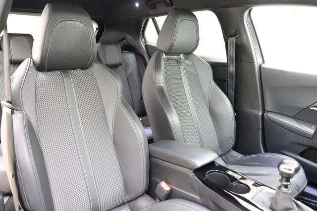 Peugeot 2008 1.2 PureTech GT-Line 130 PK | Handgeschakeld | Camera | Stoelverwarming | 3D-instrumentenpaneel | Cruise Control | Climate Control | 1e eigenaar