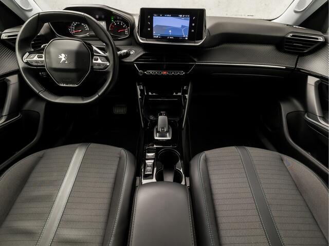 Peugeot 2008 1.2 PureTech Allure Sport 131Pk Automaat (APPLE CARPLAY, GROOT NAVI, 360 CAMERA, LEDER, KEYLESS, SPORTSTOELEN, GETINT GLAS, LM VELGEN, TREKHAAK, DAB+, NIEUWSTAAT)
