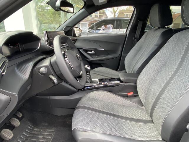 Peugeot 2008 1.2T 100pk Allure | Privacy Glass | Parkeersensoren | Apple Carplay/Android Auto | Cruise Control | Facelift model