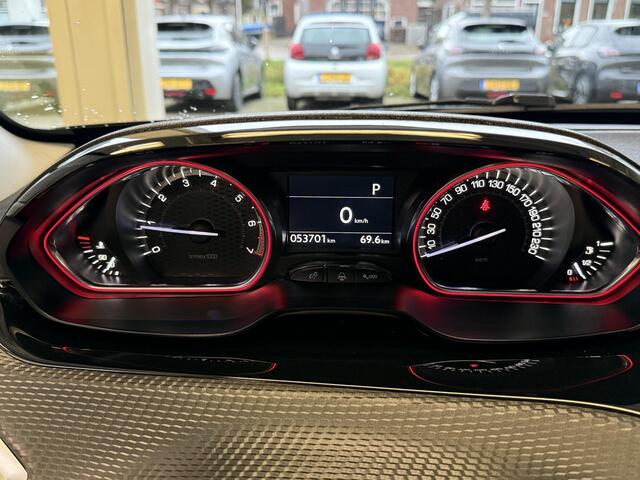 Peugeot 2008 1.2 PureTech GT-line | Panorama Dak | Afneembare Trekhaak | Stoelverwarming | Climate & Cruise Control | Achteruitrijd Camera |