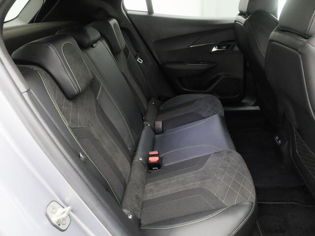 Peugeot 2008 1.2 PureTech 130 PK Automaat GT-Line | CAMERA | ADAPTIVE | KEYLESS | STOELVERWARMING