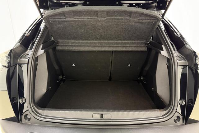 Peugeot 2008 1.2 Hybrid Allure 136 PK | Automaat | Camera | Parkeersensor | Mirror Screen | Adaptive Cruise Control | Navigatie | Getinte ramen | BTW auto | 1e eigenaar