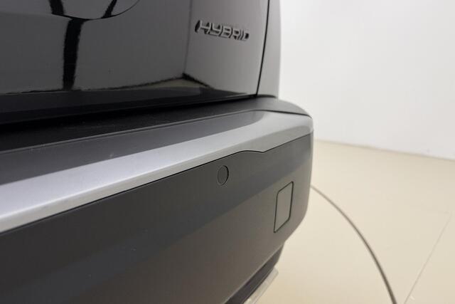 Peugeot 2008 1.2 Hybrid Allure 136 PK | Automaat | Camera | Parkeersensor | Mirror Screen | Adaptive Cruise Control | Navigatie | Getinte ramen | BTW auto | 1e eigenaar