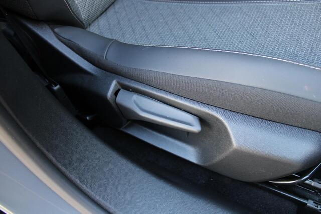 Peugeot 2008 1.2 PureTech 100pk Allure Airco Cruise Carplay PDC V+A Nieuwstaat