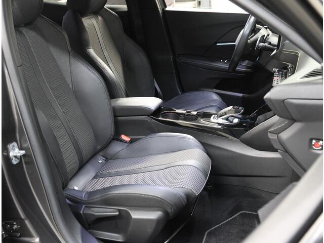 Peugeot 2008 1.2 130PK GT | AppleCarplay/Android Auto | 18"LMV | Camera | AUTOMAAT | Keyless | Cruise Control | Climate Control | Camera | FULL LED | Two-Tone | Sfeerverlichting | Isofix | Privacy Glass |