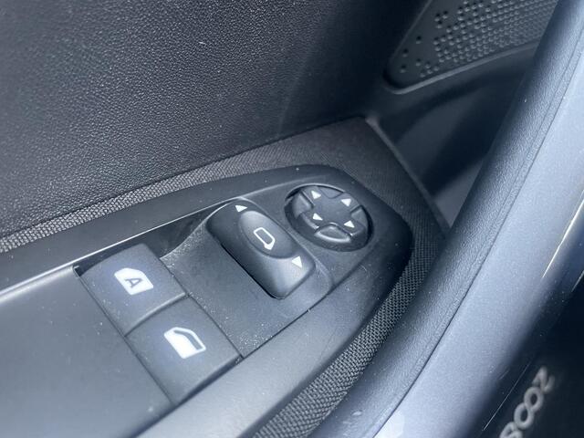 Peugeot 2008 1.2 PureTech Blue Lion | Trekhaak