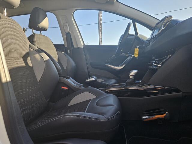 Peugeot 2008 1.2 PureTech Blue Lease Executive *AC*Navi*Pano