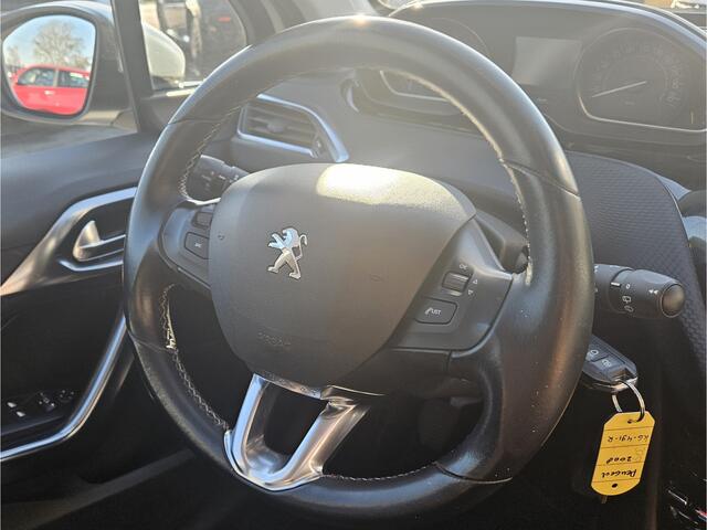 Peugeot 2008 1.2 PureTech Blue Lease Executive *AC*Navi*Pano