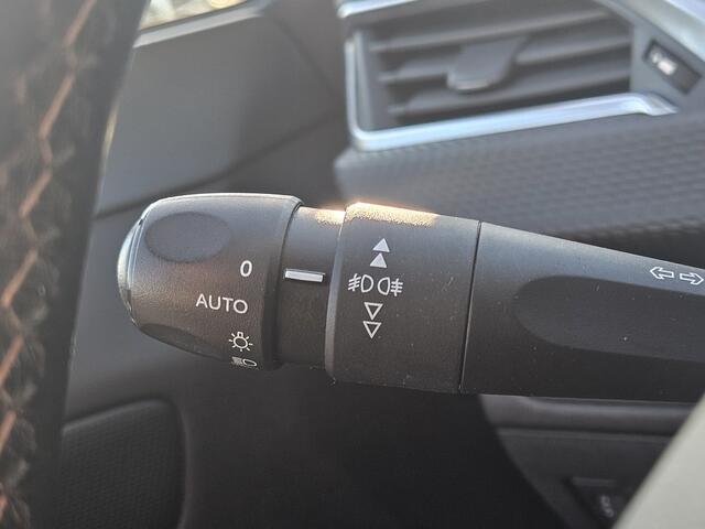 Peugeot 2008 1.2 PureTech Blue Lease Executive *AC*Navi*Pano