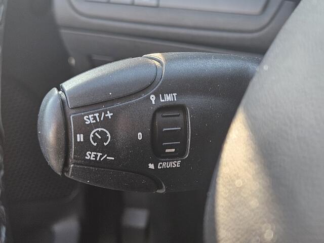 Peugeot 2008 1.2 PureTech Blue Lease Executive *AC*Navi*Pano