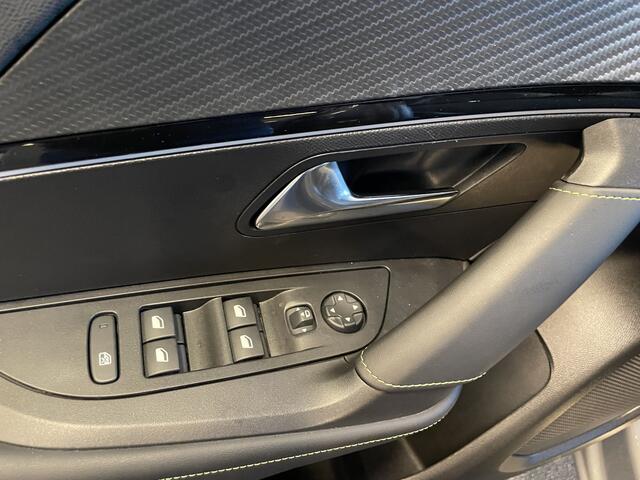 Peugeot 2008 1.2 PureTech GT 130 pk EAT8 automaat Alcantara bekleding met automatisch bedienbare bestuurdersstoel-Navigatie-Camera voor+achter-Draadloze telefoonlader-Climate control