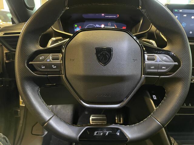 Peugeot 2008 1.2 PureTech GT 130 pk EAT8 automaat Alcantara bekleding met automatisch bedienbare bestuurdersstoel-Navigatie-Camera voor + achter -Climate control-Draadloze telefoonlader