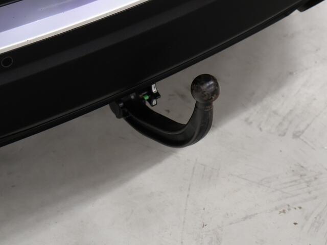 Peugeot 2008 1.2 PureTech Blue Lease Allure [APPLE CARPLAY, TREKHAAK, ACHTERUITRIJCAMERA, SPRAAKBEDIENING, RIJSTROOKSENSOR, GETINTE ACHTERRUITEN, NIEUWSTAAT]