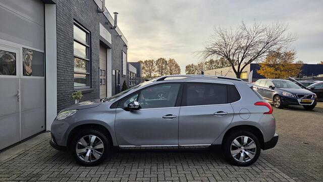 Peugeot 2008 1.2 PureTech Allure | NAVIAGTIE | PARKEERPAKKET | PANORAMADAK | VOLLEDIGE ONDERHOUDSHISTORIE