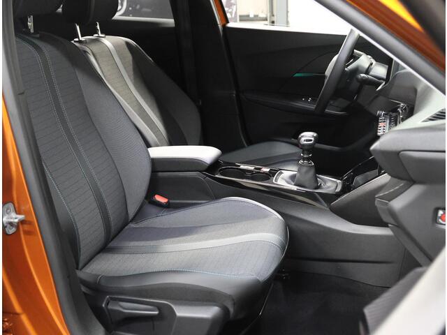 Peugeot 2008 130PK Allure Pack | 1ste eigenaar | AppleCarplay/Android Auto | Armsteun | Navigatie | Cruise Control | Climate Control | Camera | LED lampen | 17"LMV | Isofix | Privacy Glass |