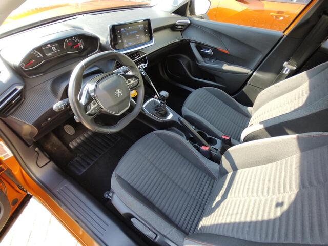 Peugeot 2008 1.2 PureTech Active Pack Camera, Navi-Carplay Cruise-Control Stoelverwarming Led