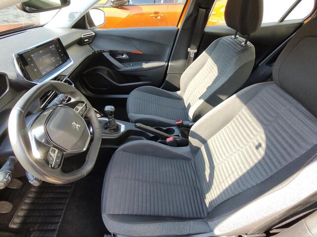 Peugeot 2008 1.2 PureTech Active Pack Camera, Navi-Carplay Cruise-Control Stoelverwarming Led