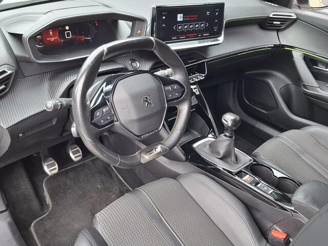 Peugeot 2008 1.2 PureTech GT-Line 130 PK | Navigatie | Camera | 3-D Dashboard | Parelmoer Lak | Two Tone | Keyless Entry | Dode Hoekbewaking |