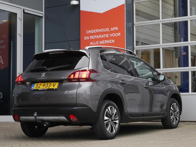 Peugeot 2008 1.2 PureTech Blue Lease Executive | Trekhaak | Cruise control | Climate control | Navigatie | Parkeersensoren achter | Lichtmetalen velgen | Extra getint glas