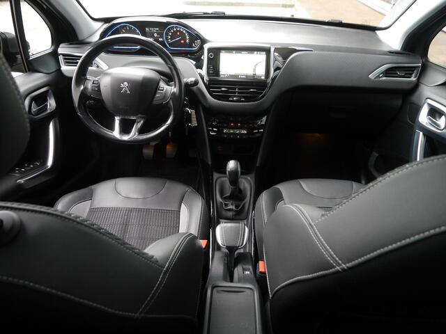 Peugeot 2008 1.2 PureTech Blue Lease Executive | Trekhaak | Cruise control | Climate control | Navigatie | Parkeersensoren achter | Lichtmetalen velgen | Extra getint glas