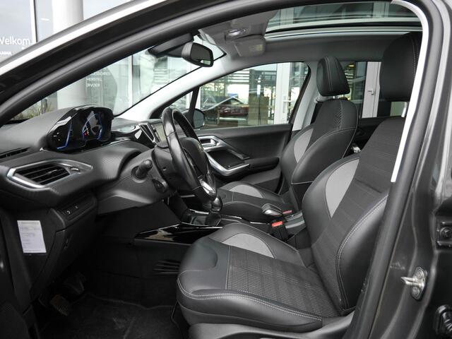 Peugeot 2008 1.2 PureTech Blue Lease Executive | Trekhaak | Cruise control | Climate control | Navigatie | Parkeersensoren achter | Lichtmetalen velgen | Extra getint glas