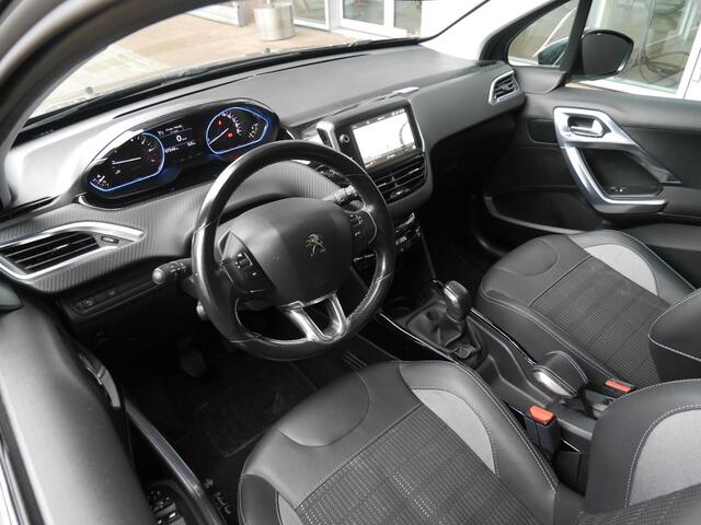 Peugeot 2008 1.2 PureTech Blue Lease Executive | Trekhaak | Cruise control | Climate control | Navigatie | Parkeersensoren achter | Lichtmetalen velgen | Extra getint glas