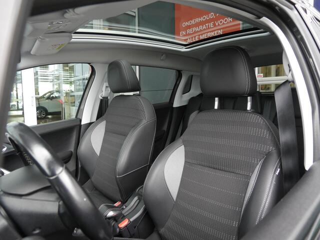 Peugeot 2008 1.2 PureTech Blue Lease Executive | Trekhaak | Cruise control | Climate control | Navigatie | Parkeersensoren achter | Lichtmetalen velgen | Extra getint glas