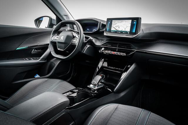 Peugeot 2008 1.2 PureTech Blue Lease Allure | Automaat | 3D I-Cockpit | LED | 1e. Eigenaar | Cruise | Clima | Carplay