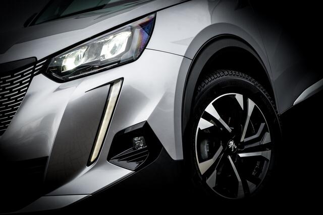 Peugeot 2008 1.2 PureTech Blue Lease Allure | Automaat | 3D I-Cockpit | LED | 1e. Eigenaar | Cruise | Clima | Carplay