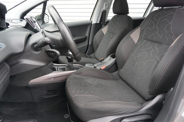 Peugeot 2008 1.2 PureTech Active Airco / Navi / Cruise / Pano / Carplay / Parkeersens. / Trekhaak / NAP