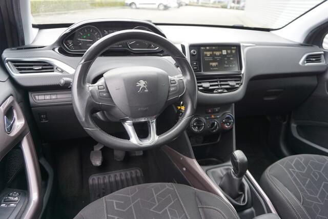 Peugeot 2008 1.2 PureTech Active Airco / Navi / Cruise / Pano / Carplay / Parkeersens. / Trekhaak / NAP