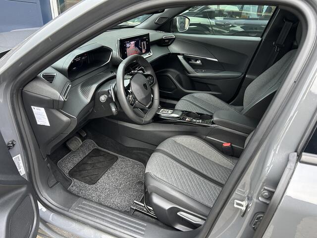 Peugeot 2008 1.2 Turbo 130PK Allure Automaat EAT8 | Nieuwste Model ! | Trekhaak 1250KG | Navigatie | All season banden | Digitaal Instrumentarium | LED Verlichting | Cruise Control Adaptief | Climate Control | Lichtmetalen Velgen | Hoge Zitpositie | Half Lederen Bekle