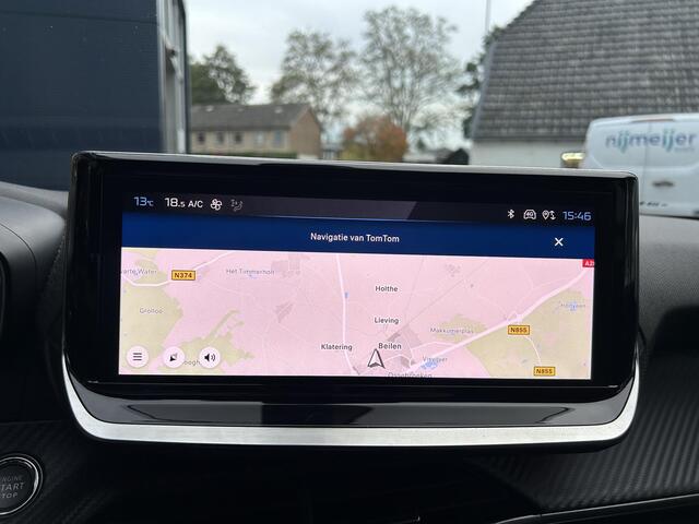 Peugeot 2008 1.2 Turbo 130PK Allure Automaat EAT8 | Nieuwste Model ! | Trekhaak 1250KG | Navigatie | All season banden | Digitaal Instrumentarium | LED Verlichting | Cruise Control Adaptief | Climate Control | Lichtmetalen Velgen | Hoge Zitpositie | Half Lederen Bekle