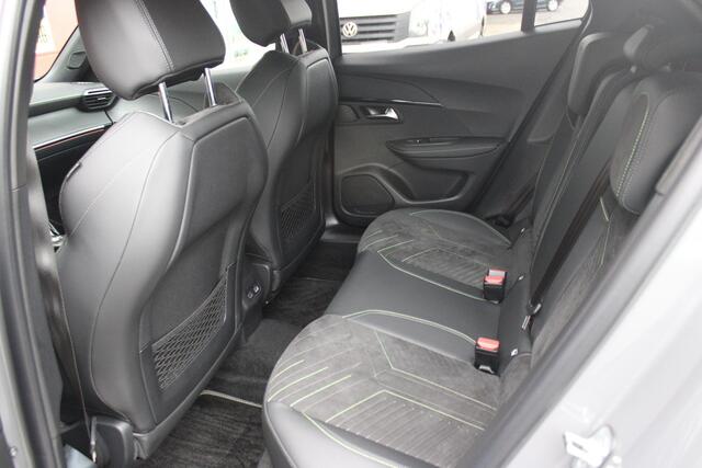 Peugeot 2008 1.2 130PK AUTOMAAT GT PACK | ELEKTRISCH BEDIENBARE BESTUURDERSSTOEL | NAVIGATIE | FULL LED KOPLAMPEN | DRAADLOZE APPLE CARPLAY/ANDROID AUTO | ADAPTIVE CRUISE CONTROL | CAMERA VOOR + ACHTER | CLIMATE CONTROL | LICHTMETALEN VELGEN 17" | KEYLESS ENTRY/START 