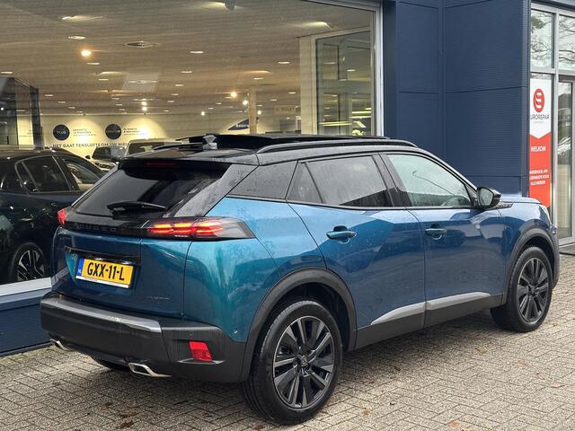 Peugeot 2008 1.2 Hybrid 145 PK GT Automaat | Full Options! | 12-2024 Bouwjaar | Navigatie | Panorama Schuif-/Kanteldak | 360 Graden Camera | Adaptieve Cruise Control | Keyless Entry | 18" Lichtmetalen Velgen EVISSA | Climate Control | Full LED Verlichting | Parkeersen