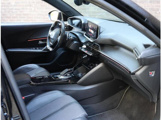 Peugeot 2008 SUV GT 130PK AUTOMAAT | AppleCarPlay/AndroidAuto | Armsteun | Climate Control | Cruise Control | Camera | FULL LED | Navigatie | LMV | Parkeersensoren | Sfeerverlichting | Privacy Glass | Isofix |