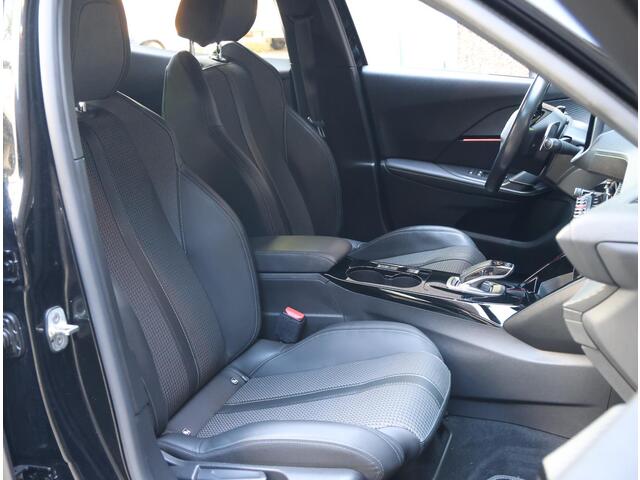 Peugeot 2008 SUV GT 130PK AUTOMAAT | AppleCarPlay/AndroidAuto | Armsteun | Climate Control | Cruise Control | Camera | FULL LED | Navigatie | LMV | Parkeersensoren | Sfeerverlichting | Privacy Glass | Isofix |