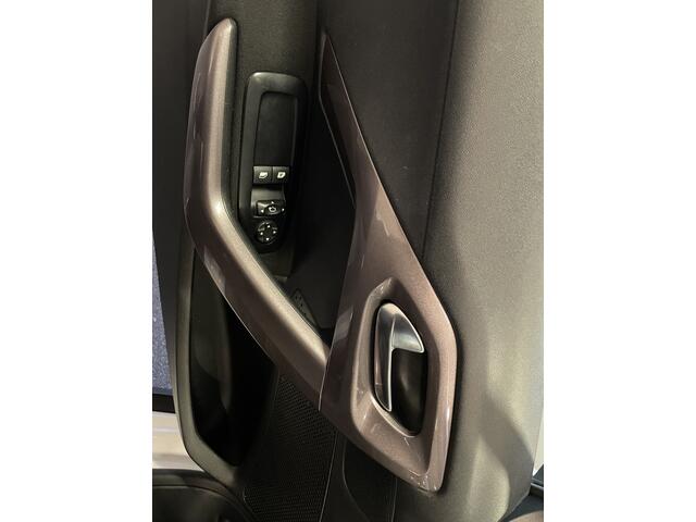 Peugeot 2008 1.2 PureTech Active Navigatie-Climate control-Parkeersensoren