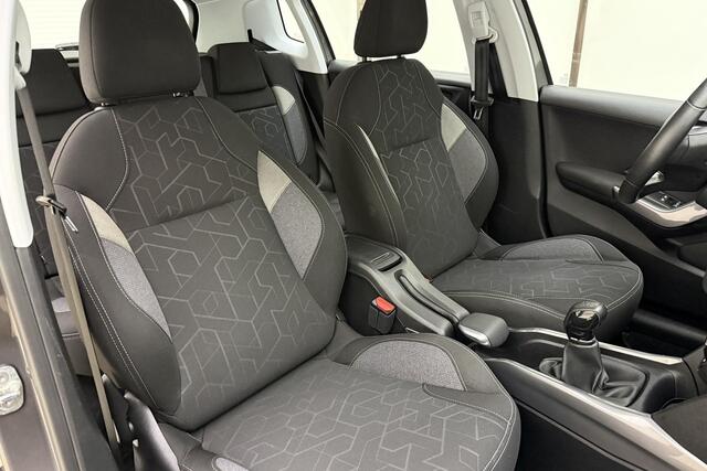 Peugeot 2008 1.2 PureTech Active 82 PK | Handgeschakeld | Trekhaak | Airco | Cruise Control | Navigatie | Bluetooth | Radio | USB | Stuurwielbediening | Elektrische ramen