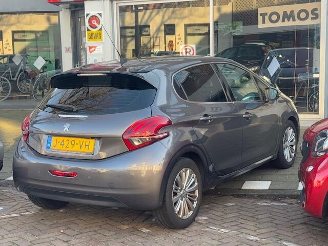 Peugeot 208 1.2 PureT. Signature